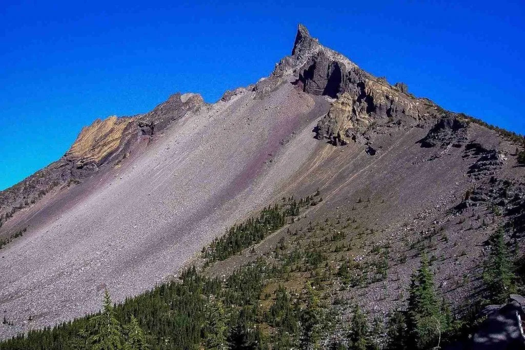 View of Mount Thielsen from the hike