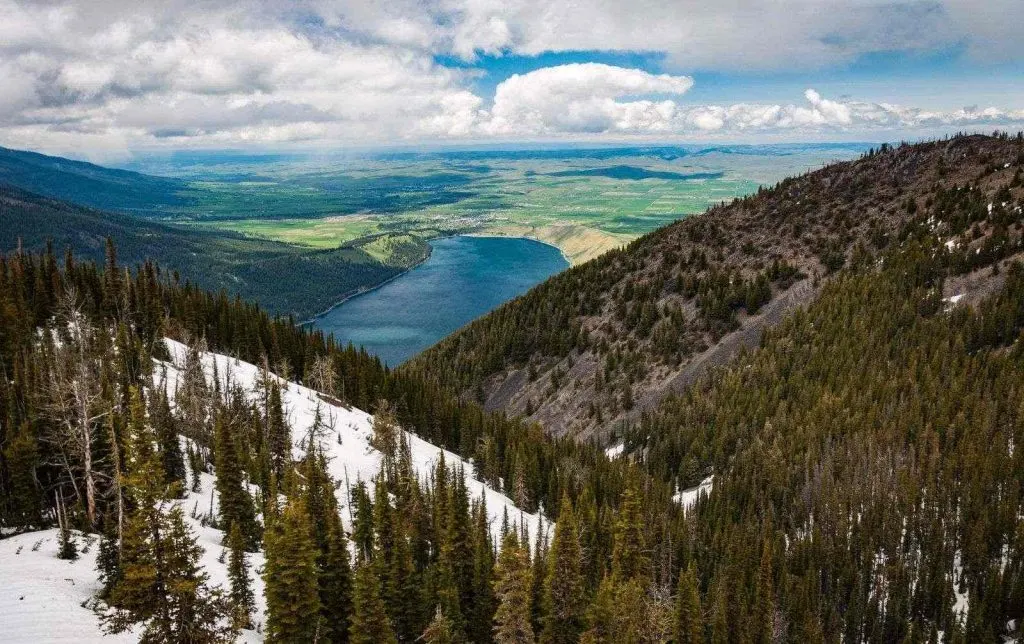 View of Wallowa Lake in Oregon with mountains from above