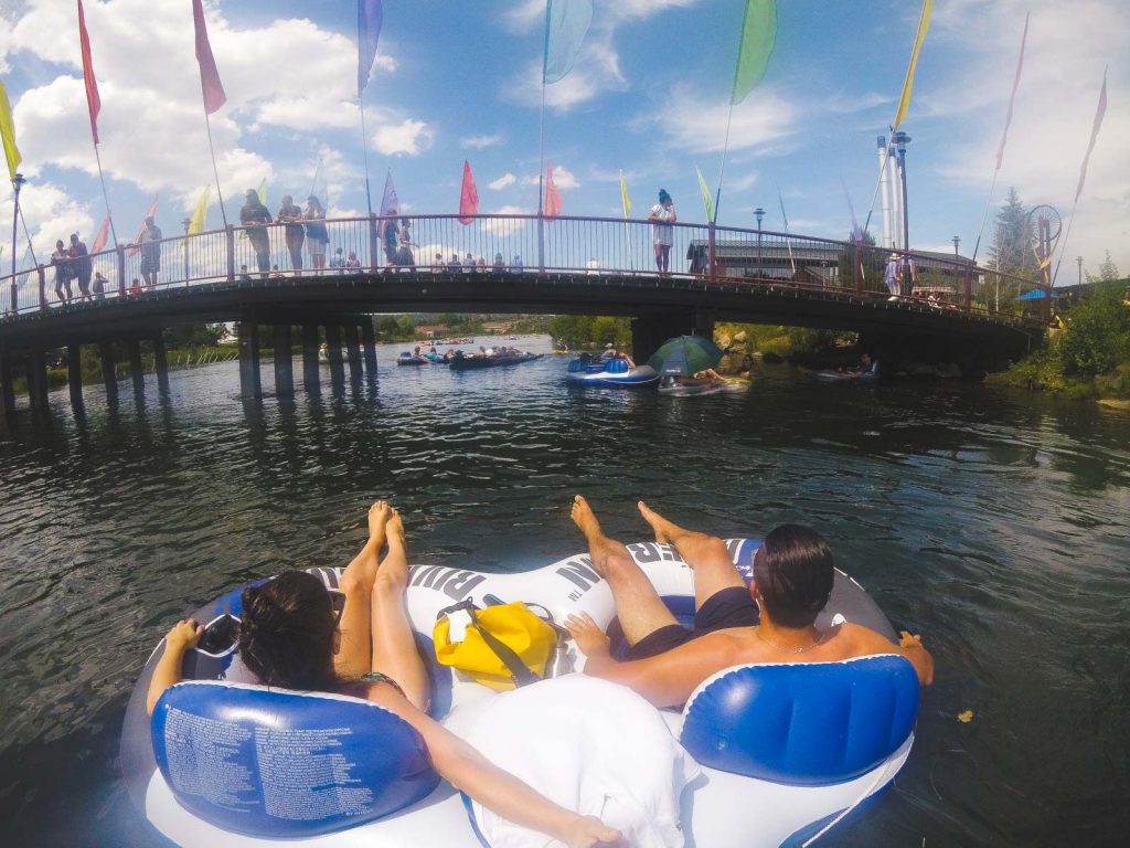 Us flottant sur la rivière Deschutes