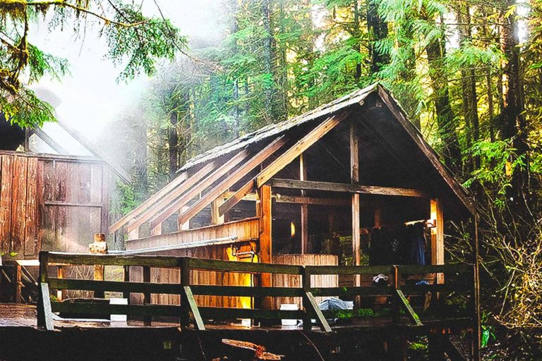 Wooden cabin in Bagby
