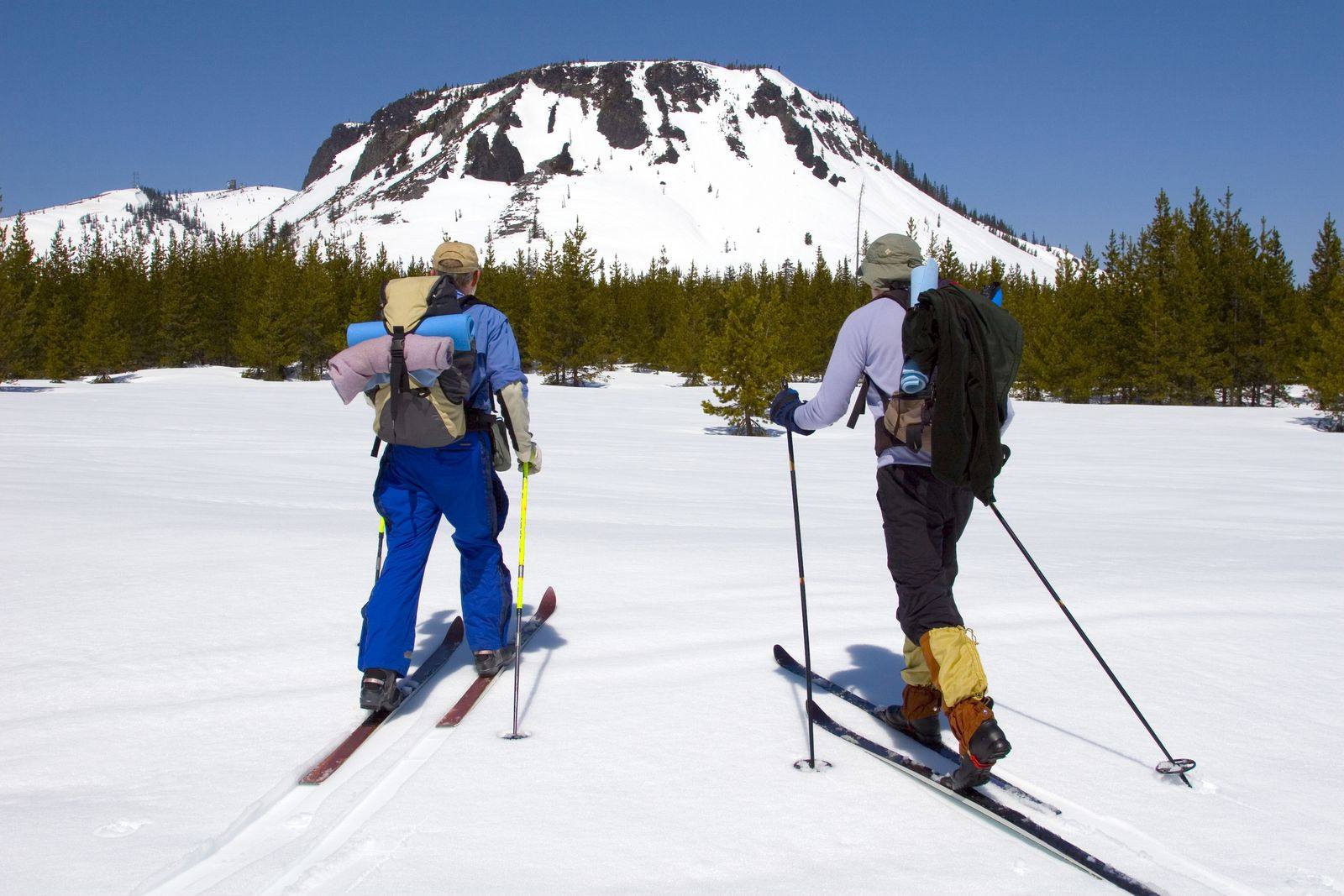 Two cross country skiers in front of Mount Hoodoo in Oregon.