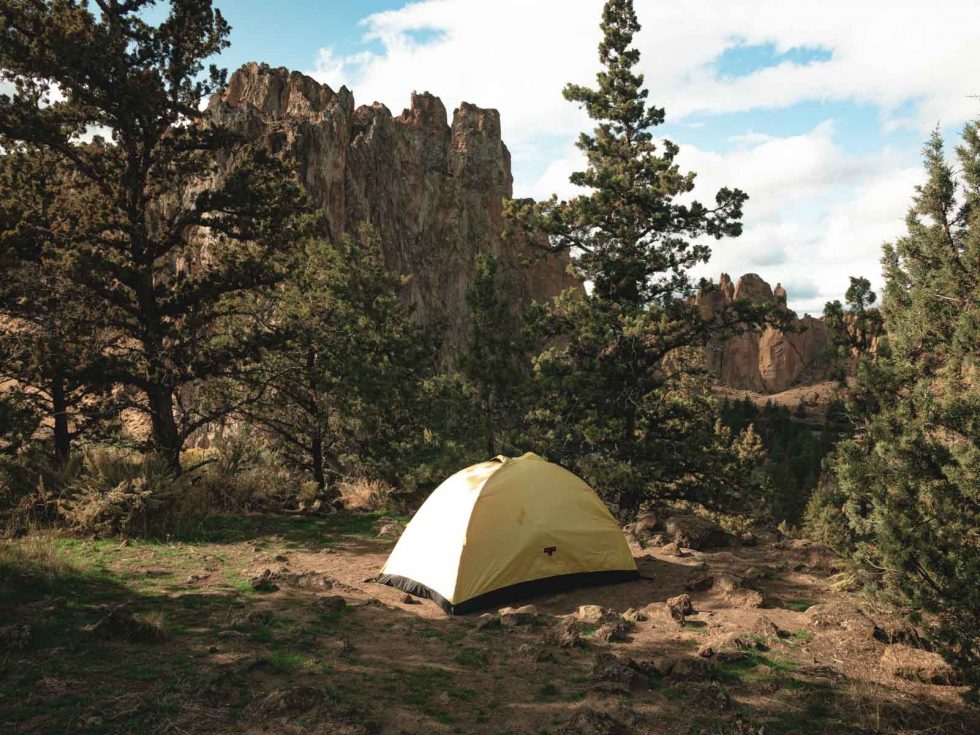 Náš biovakový stan, ve kterém jsme spali během túry na Smith Rock.