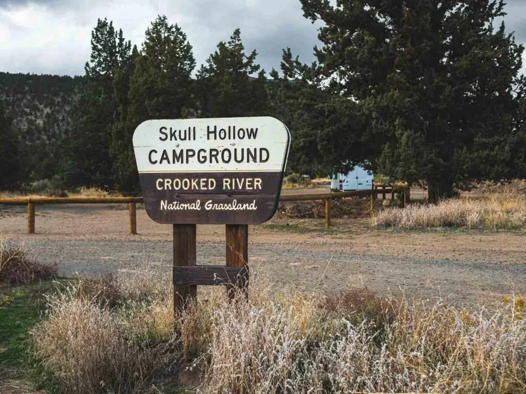 You can stay at Skull Hollow Campground during your Smith Rock hikes.