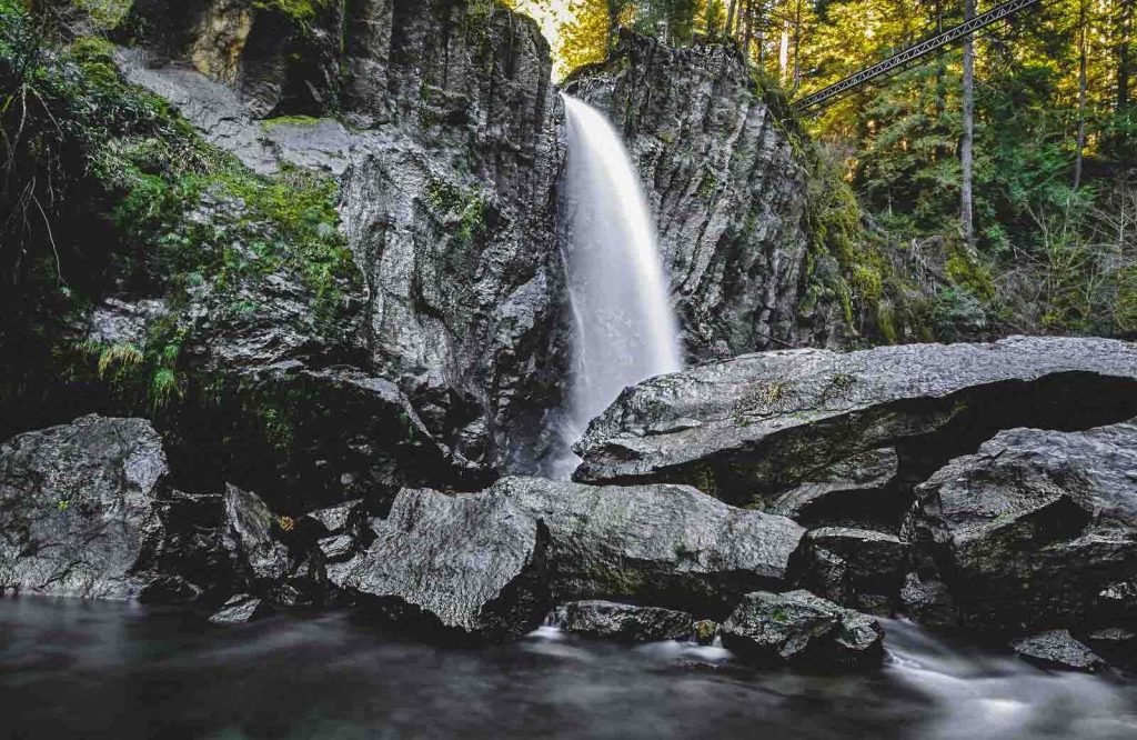 One of the greatest Oregon waterfall hikes is Drift Creek Falls.