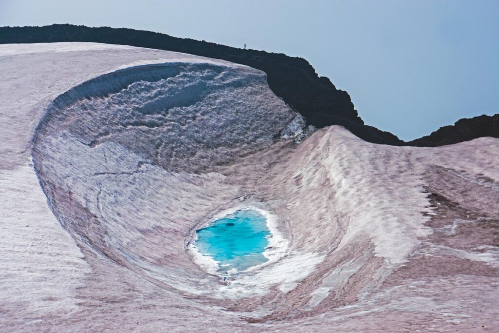 View of Teardrop Lake while hiking South Sister trail, Oregon