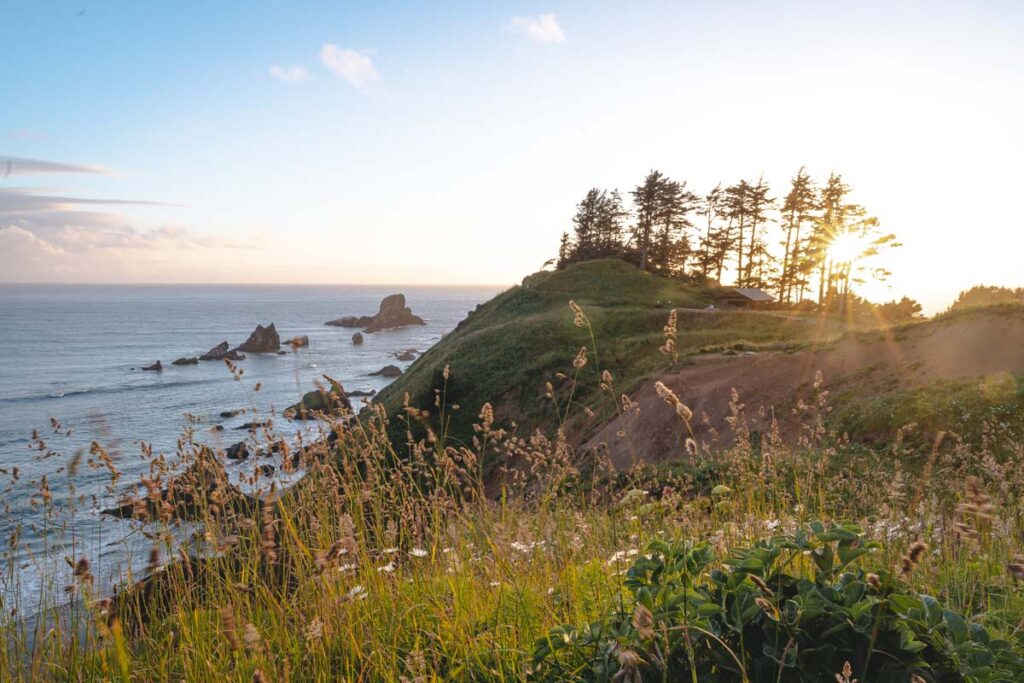 Grassy hills with view of the ocean on the Lewis and Clark Discovery Trail