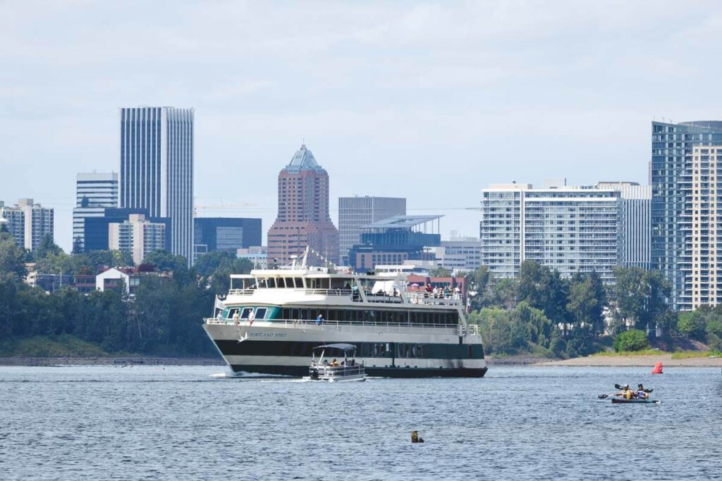 Cruise boat Portland Oregon tours