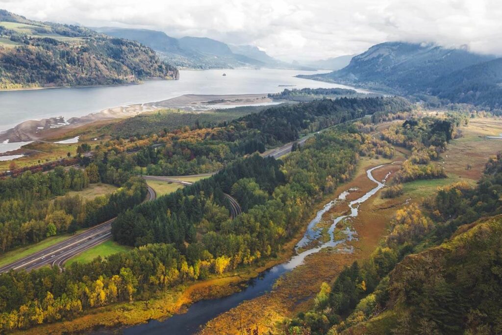 Scenic flight over Columbia Gorge Portland Oregon tours