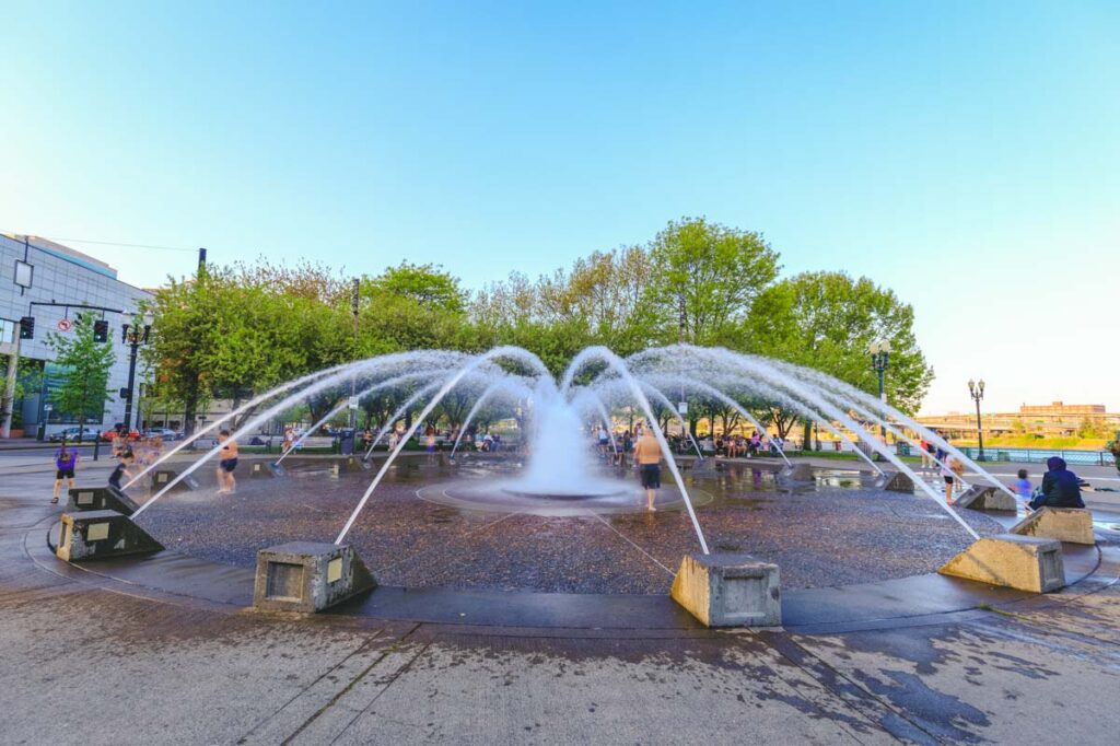 tom mccall waterfront park fountain