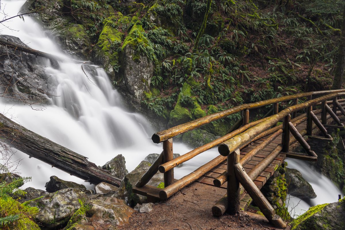 Bridge over Rodney Falls on Hamilton Mountain Trail Columbia River Gorge