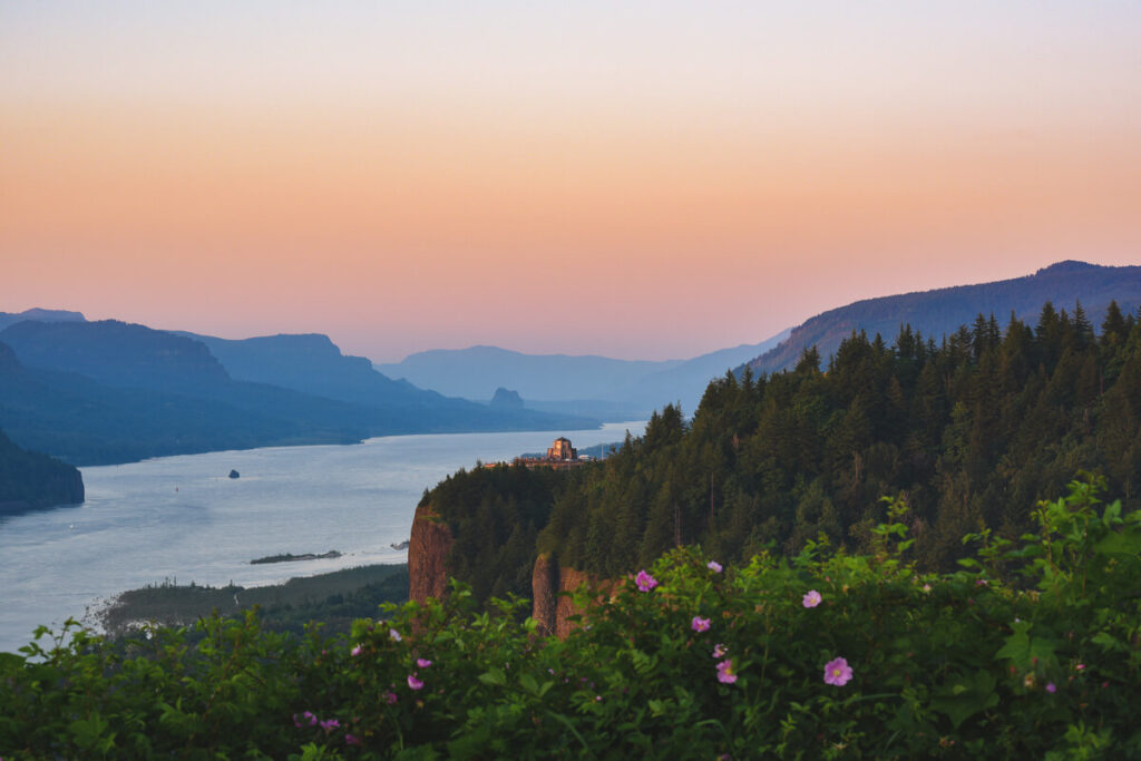 Columbia Gorge in spring best time to visit Oregon