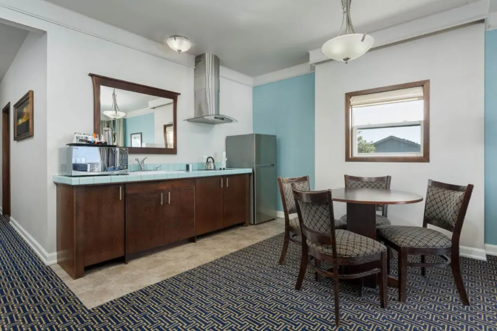 A simple kitchen and dining area at the Inn at Nye Beach. A simple kitchen and dining area at the Inn at Nye Beach.