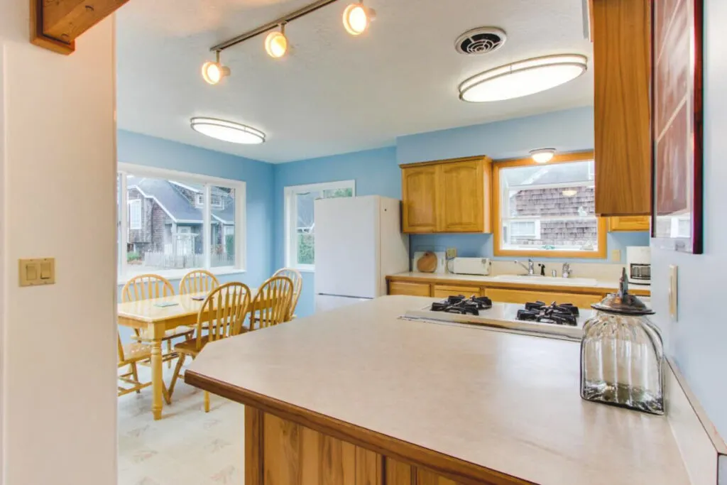 A spacious kitchen and diner in La Bella Vita at Canon Beach. A spacious kitchen and diner in La Bella Vita at Canon Beach.