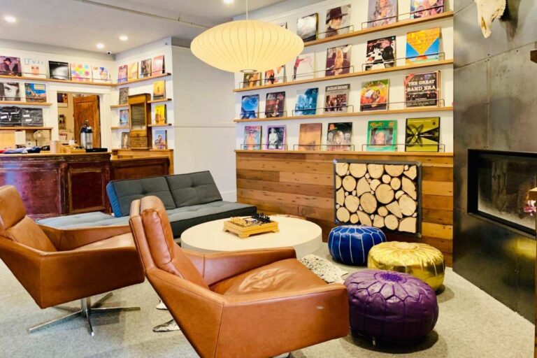 A retro looking lobby and sitting area in the Norblad Hotel.