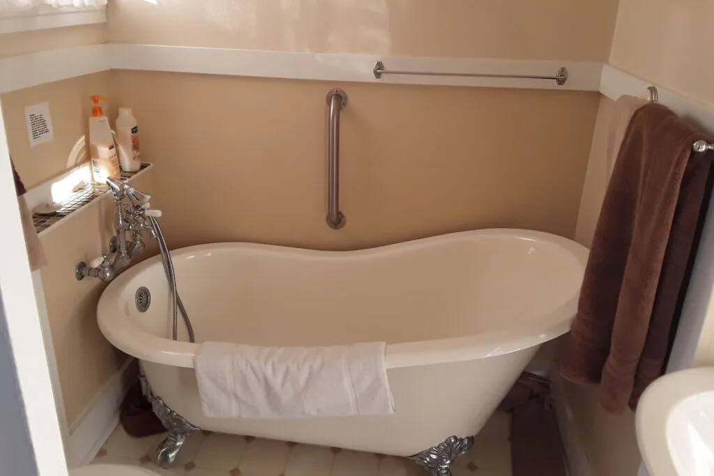 A beautiful ornate bathtub in the Rose River Inn. A beautiful ornate bathtub in the Rose River Inn.