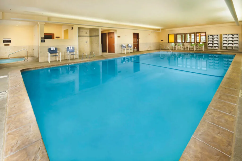A huge swimming pool at Tolovana Inn.