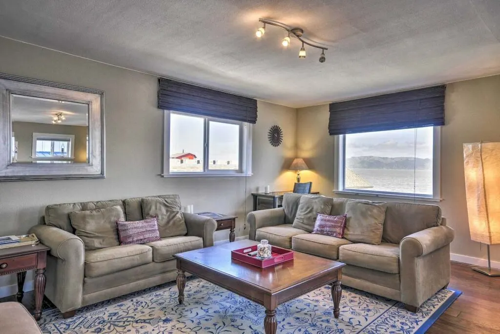 A well-used and well designed living are in the Waterfront Condo on the Pier.