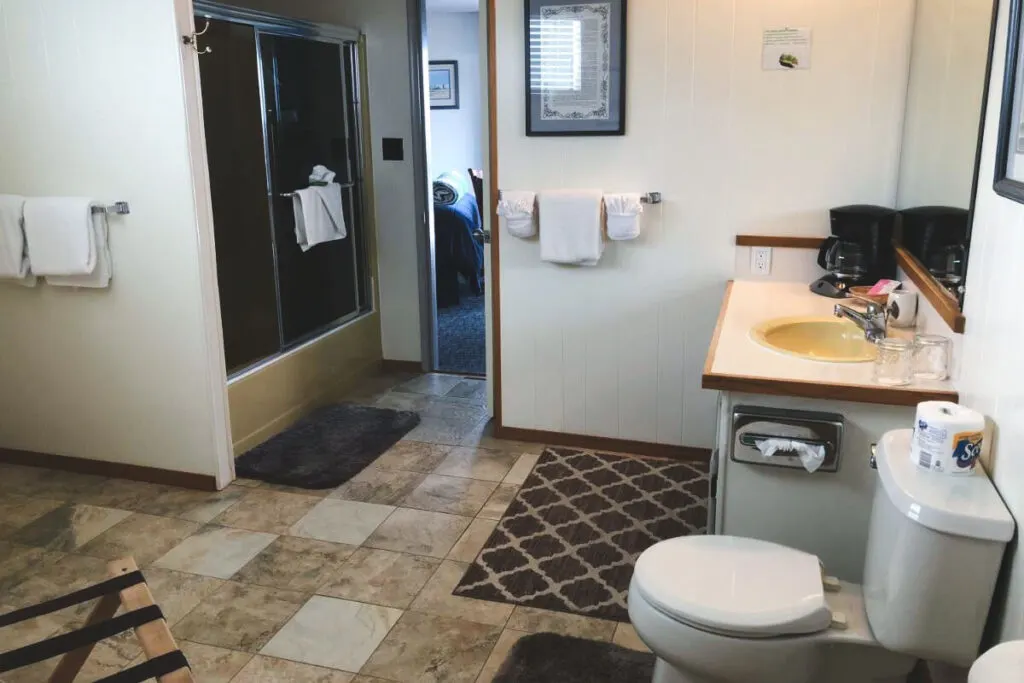 The bathroom at Webbs Scenic Surf Resort. The bathroom at Webbs Scenic Surf Resort.