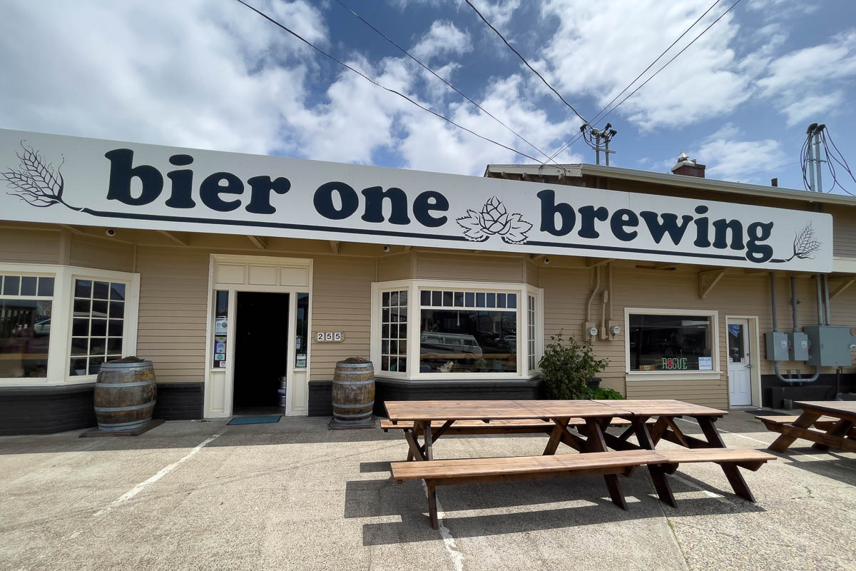 Bier One Brewing from the outside with table.