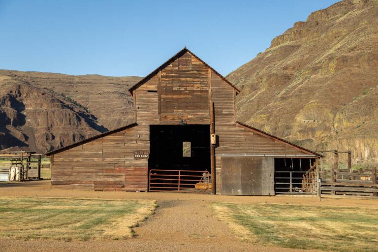 Cottonwood Canyon State Park barn