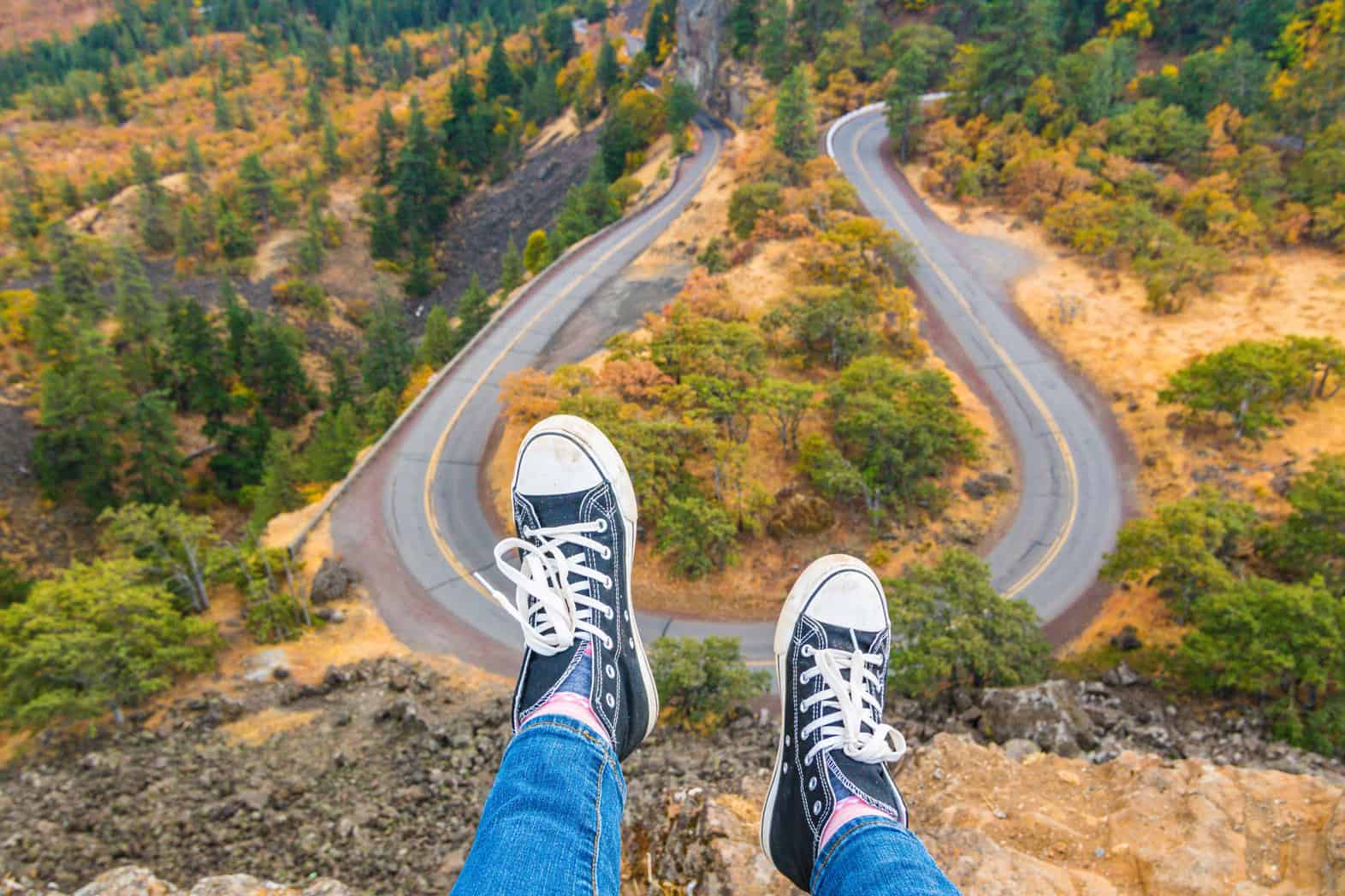 Feet dangling with horseshoe road below.