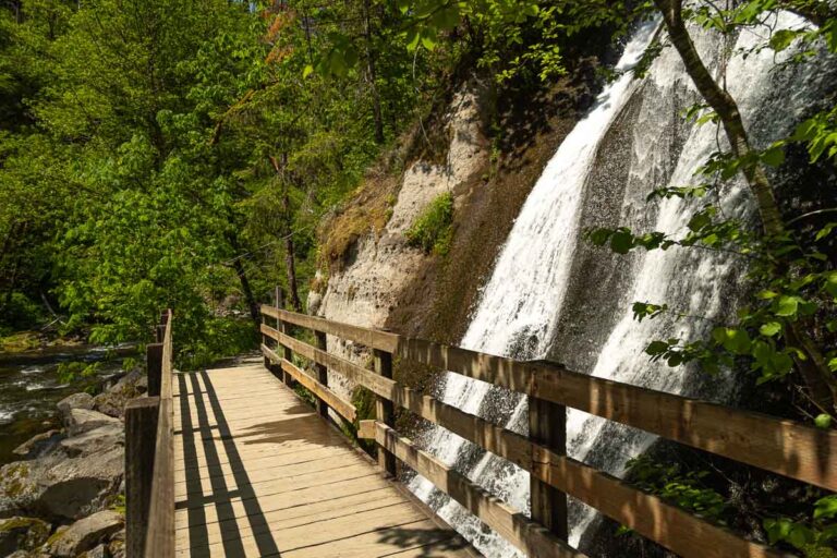 Munra Falls and bridge