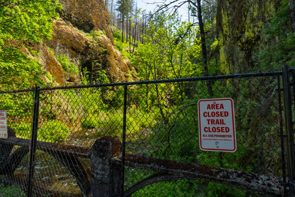 Oneonta Gorge closure sign