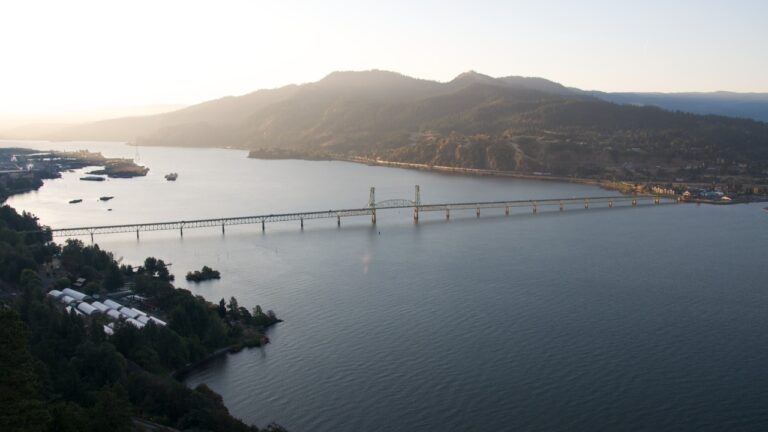 Hood River Bridge.