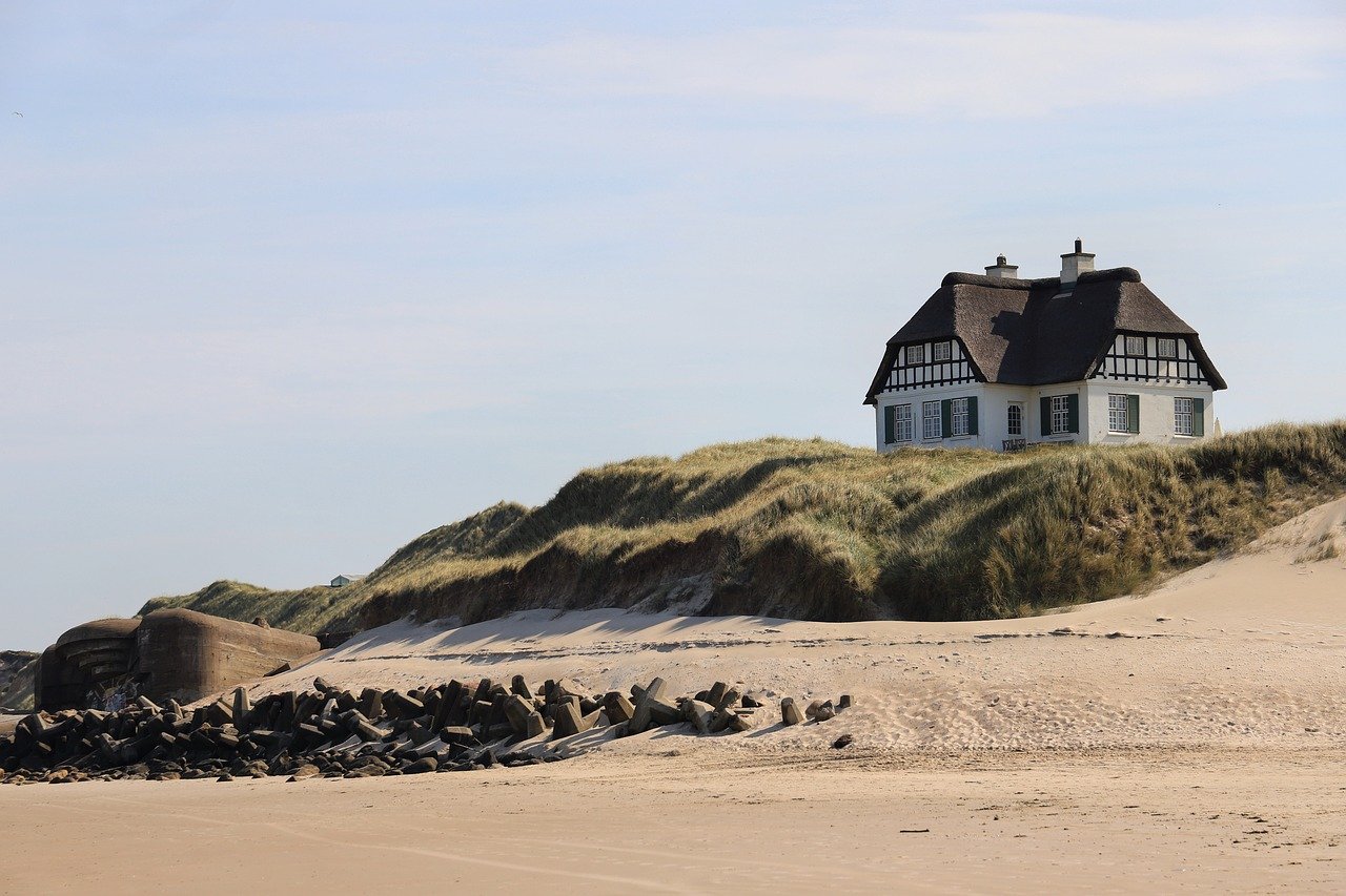 house, beach, beach house, nature, sea, landscape, sand, ocean, summer, coast, vacation, hut, holiday home, water, beach hut, islands, riverbank, woodhouse, lake, clouds, sand dunes
